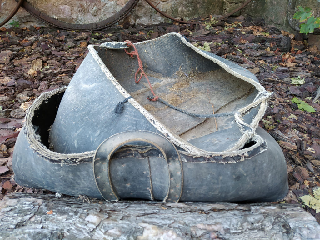 Sarrias. Capazos de loneta para dar de comer a los mulos
